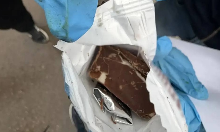 В Энгельсе женщина угостила горожанина необычной конфетой